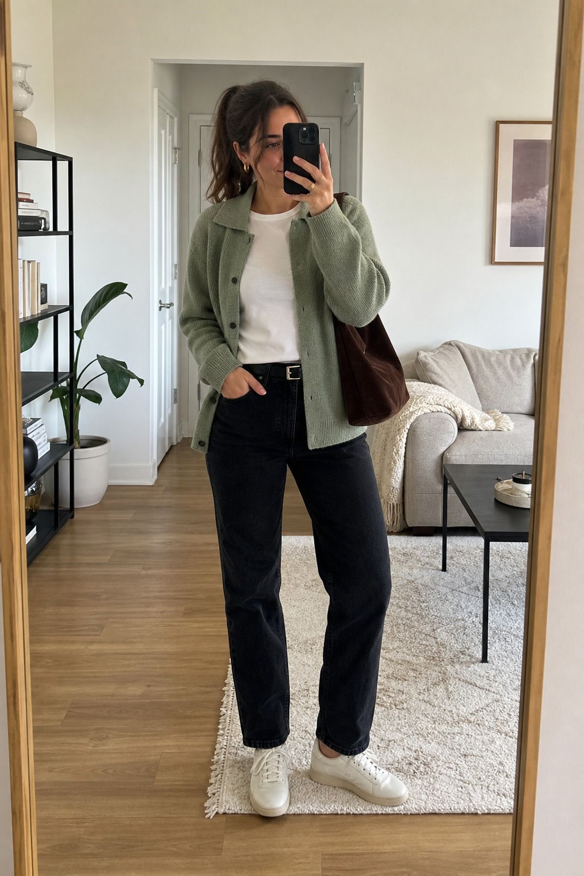 Woman wearing a keep a five-minute outfit ready