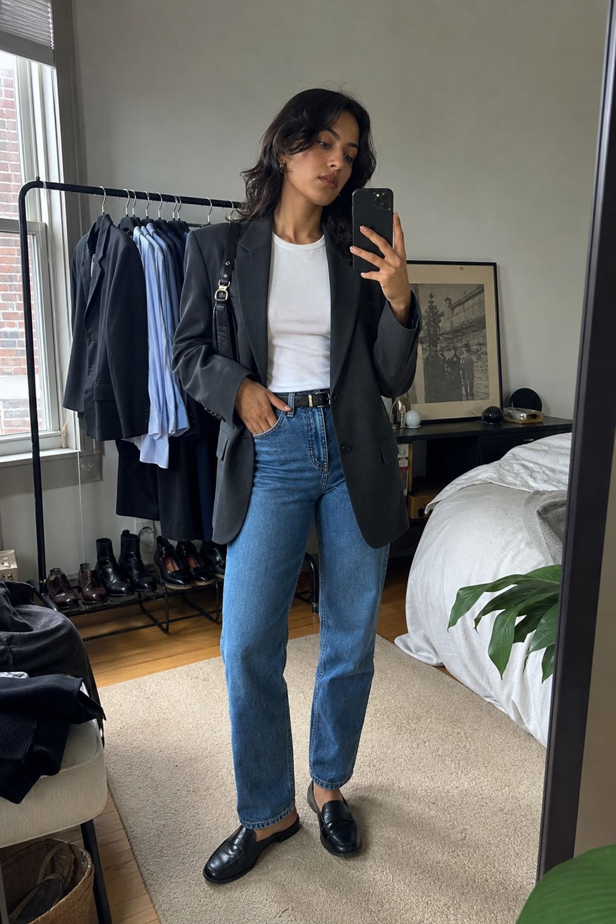Woman wearing jeans with an oversized blazer, a jeans and blazer outfit