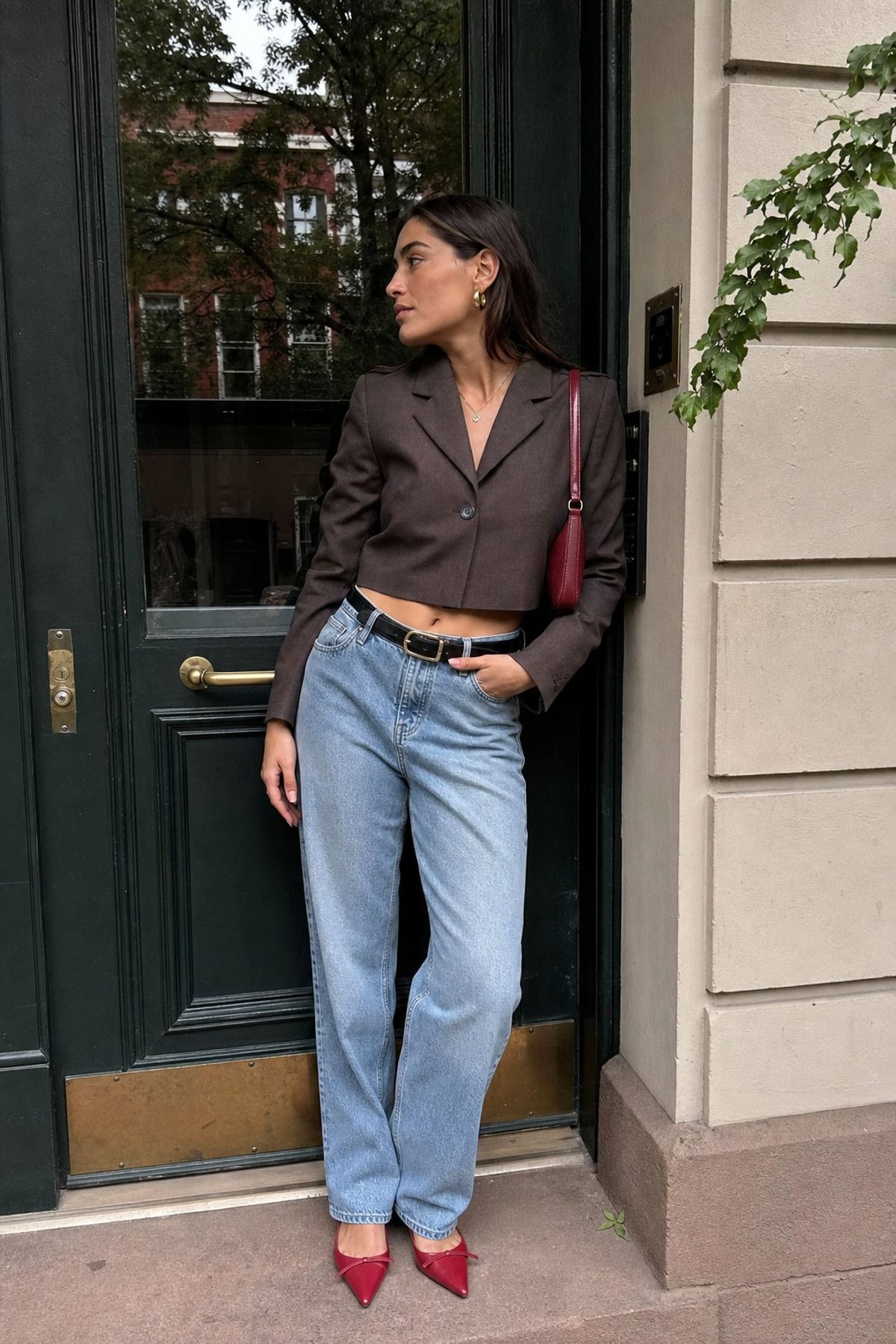 Woman wearing a cropped blazer with high-waist denim