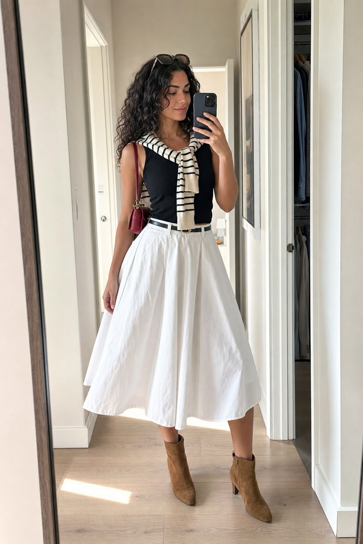 Woman wearing a poplin skirt with ankle boots