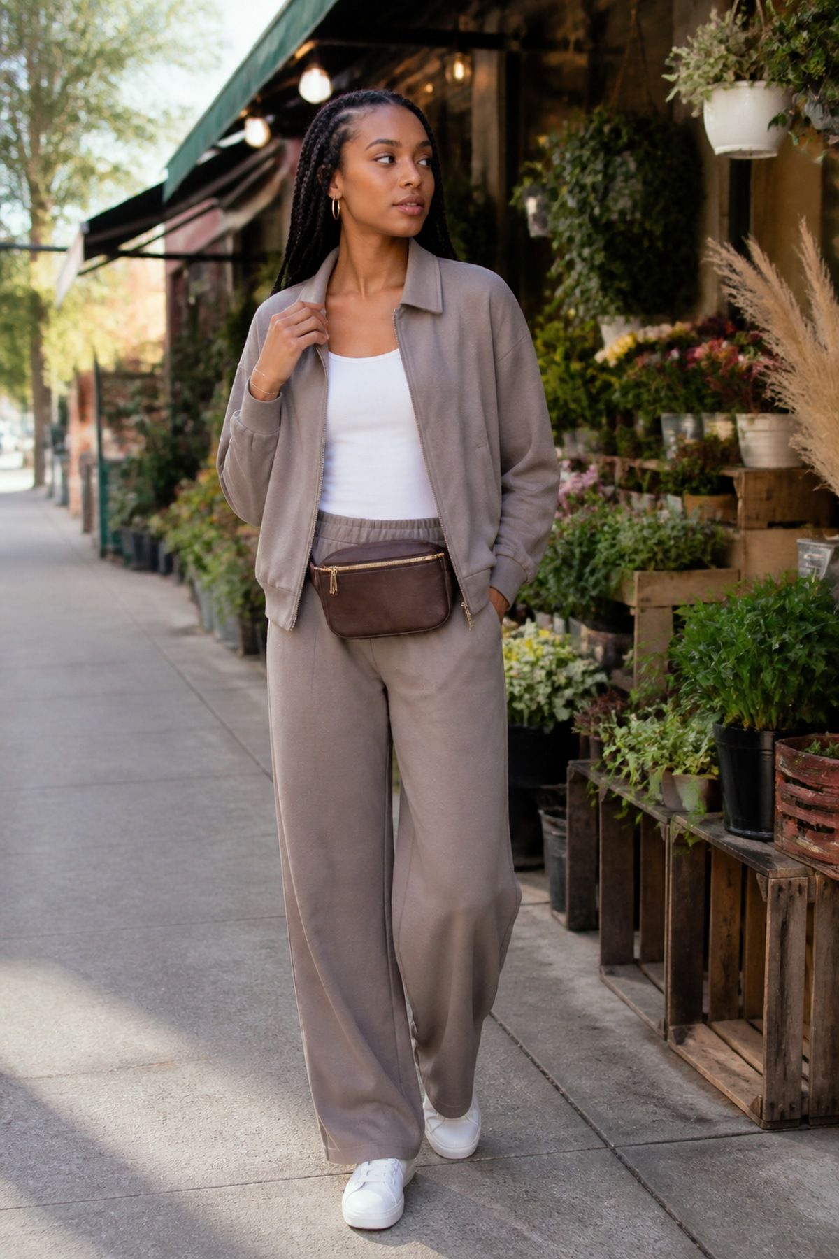 Woman wearing a casual set with belt