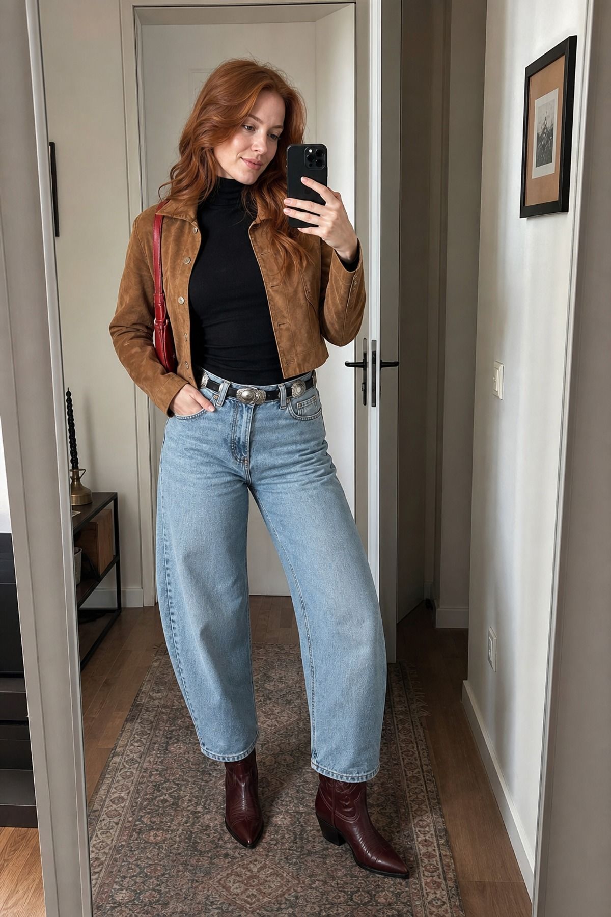 Woman wearing barrel jeans with cowboy boots