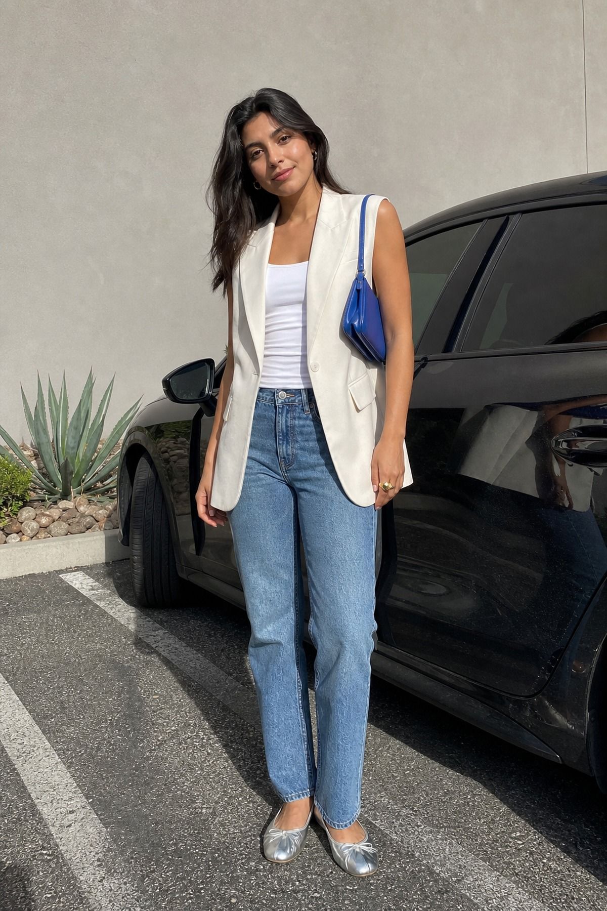 Woman wearing a sleeveless blazer with jeans, an effortless chic outfit