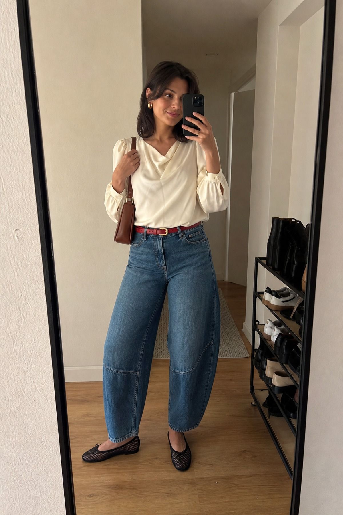 Woman wearing a soft blouse with barrel jeans, a French girl casual outfit