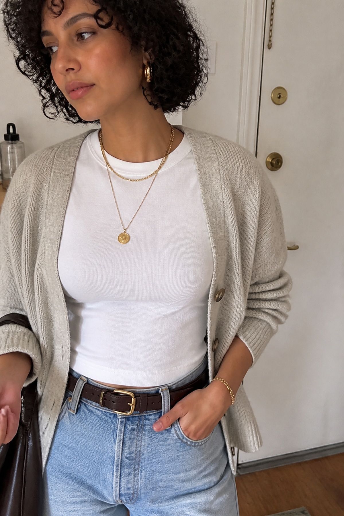 Abercrombie outfit idea with abercrombie-style basics with gold jewelry.