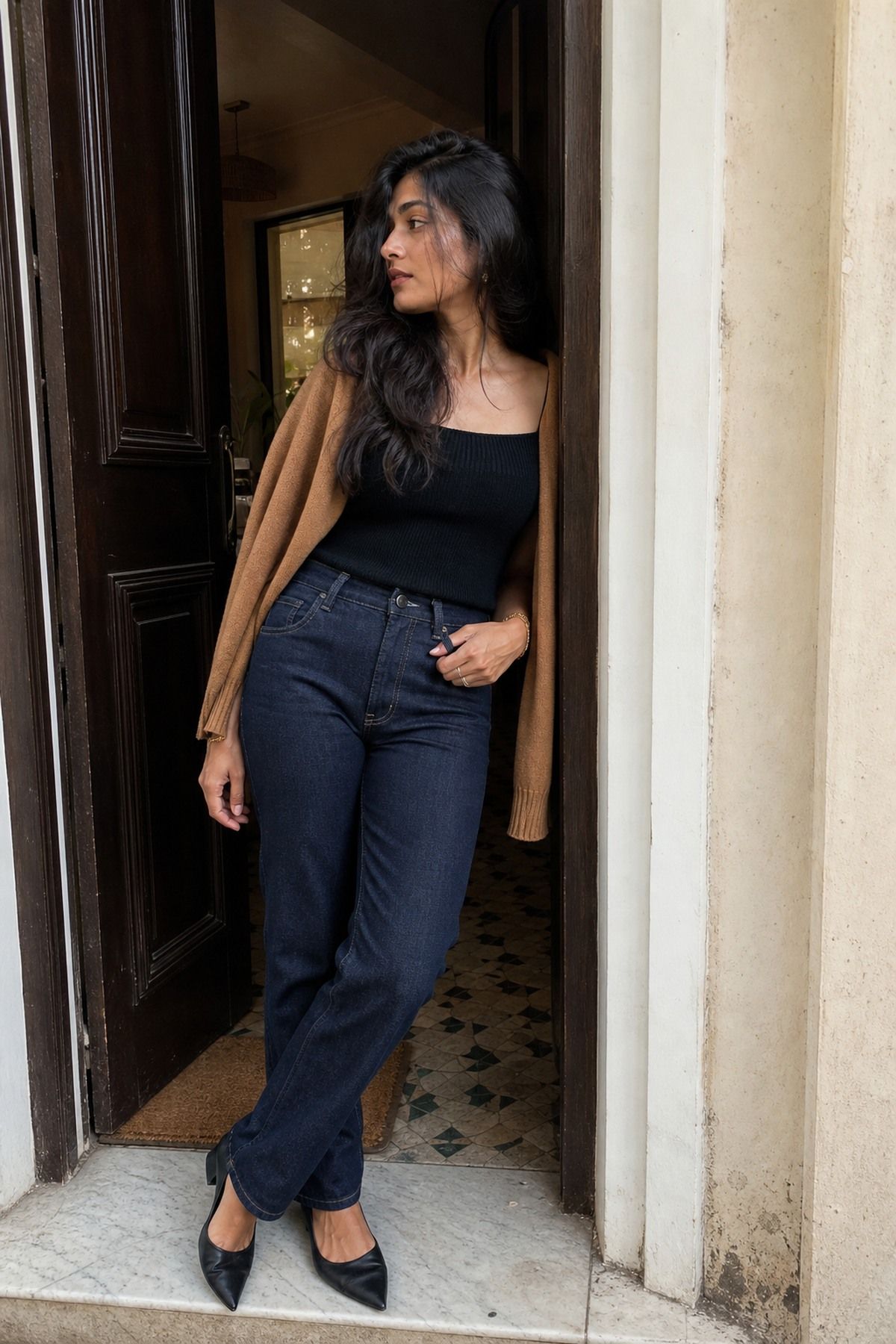 dark jeans outfit basic for women