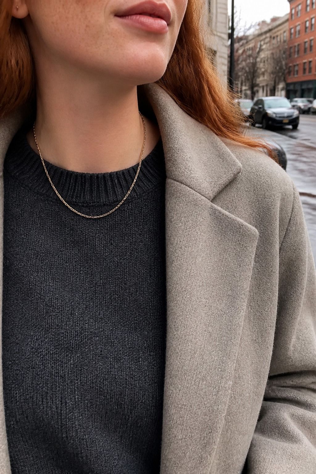 Woman wearing a bare chain necklace with a clean everyday neckline