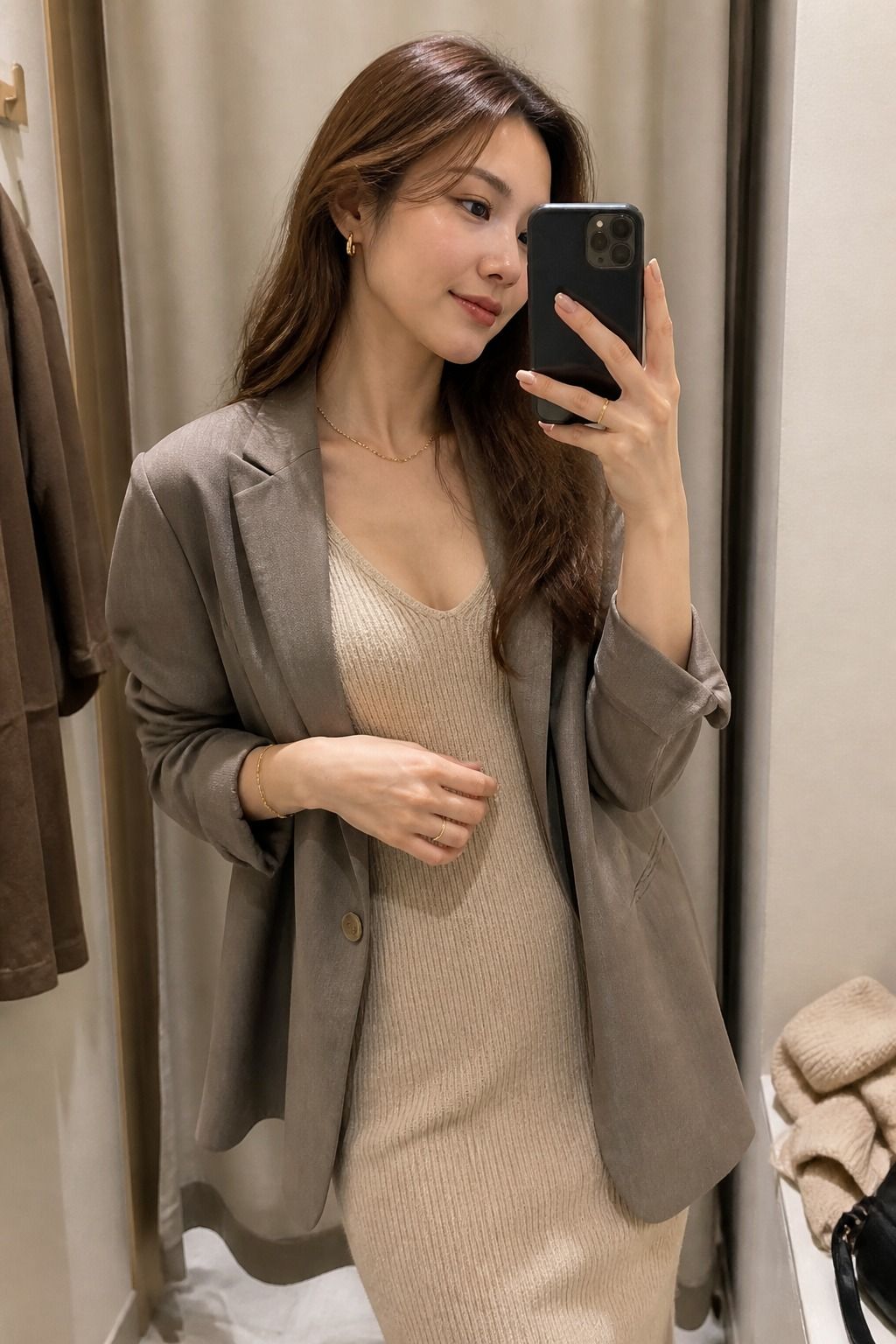 Woman wearing a minimal jewelry set with simple coordinated pieces